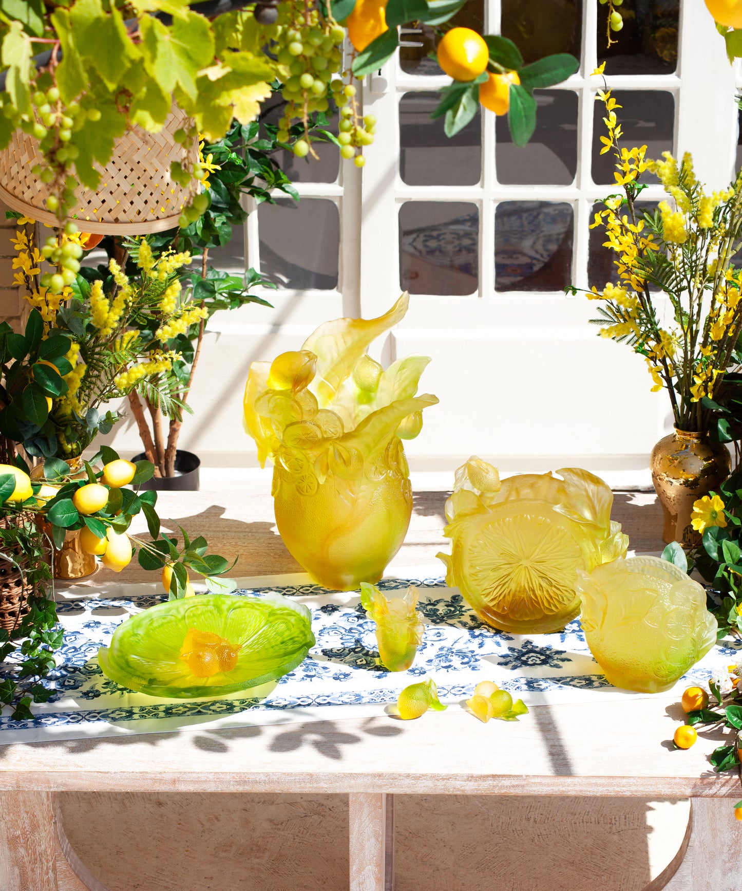 Vase en verre magnum Citrus Daum, design coloré avec motif citrus, style artistique et élégant.