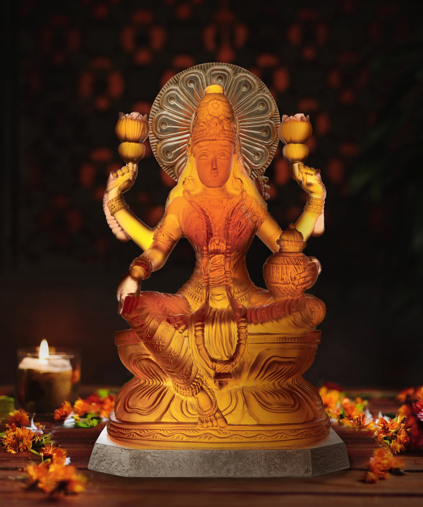 Statue de Lakshmi XL 88ex en verre Daum avec détails artistiques et finition élégante, vue en gros plan.