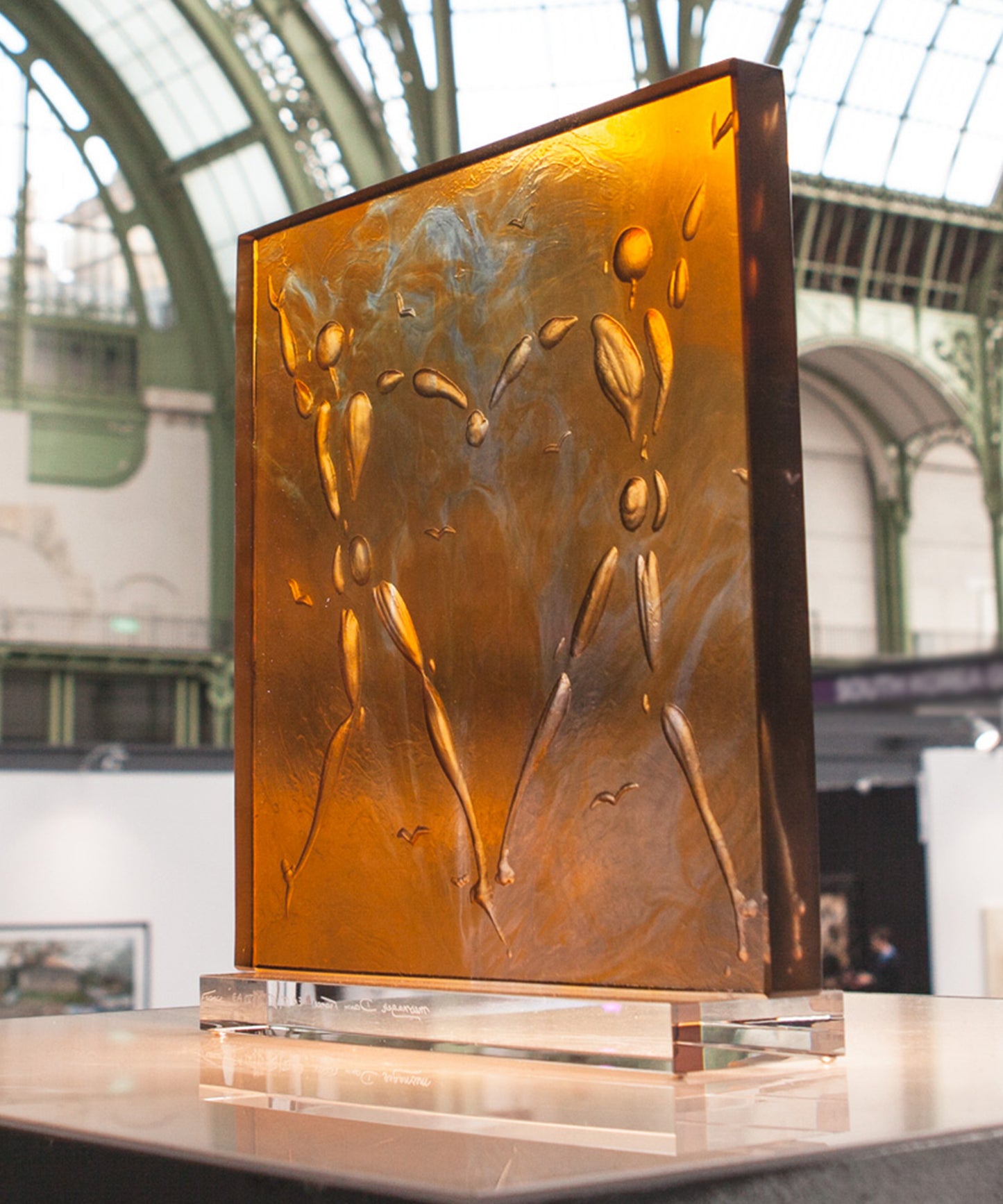 Verre en cristal Daum Love Dance Ambre de Jérôme Mesnager, design élégant avec finition ambrée.