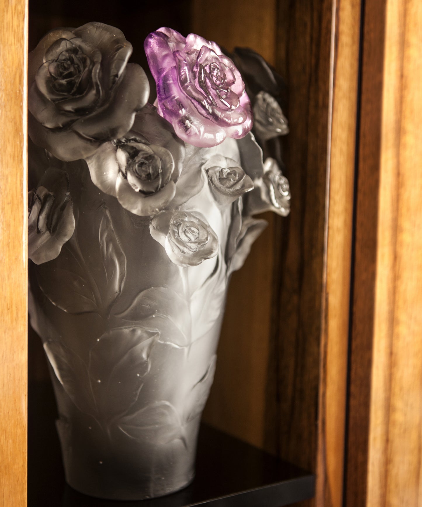 Rose Passion Vase Gris, fleur violette 500ex - Daum