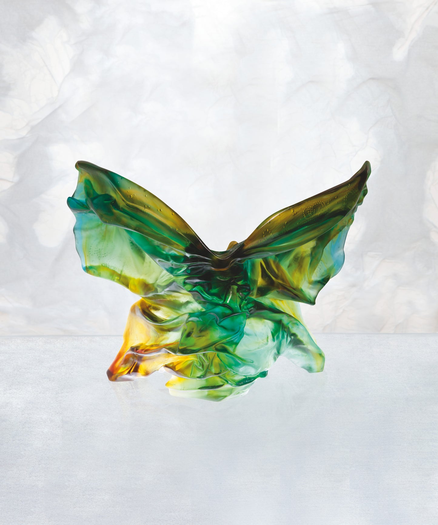 Soliflore Papillon de Hanaé Mori en verre Daum, décor artistique avec motif papillon, design élégant et coloré.