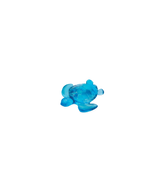 Petite tortue bleue en verre de la marque Daum, détails artistiques et finition élégante visible dans l'image.