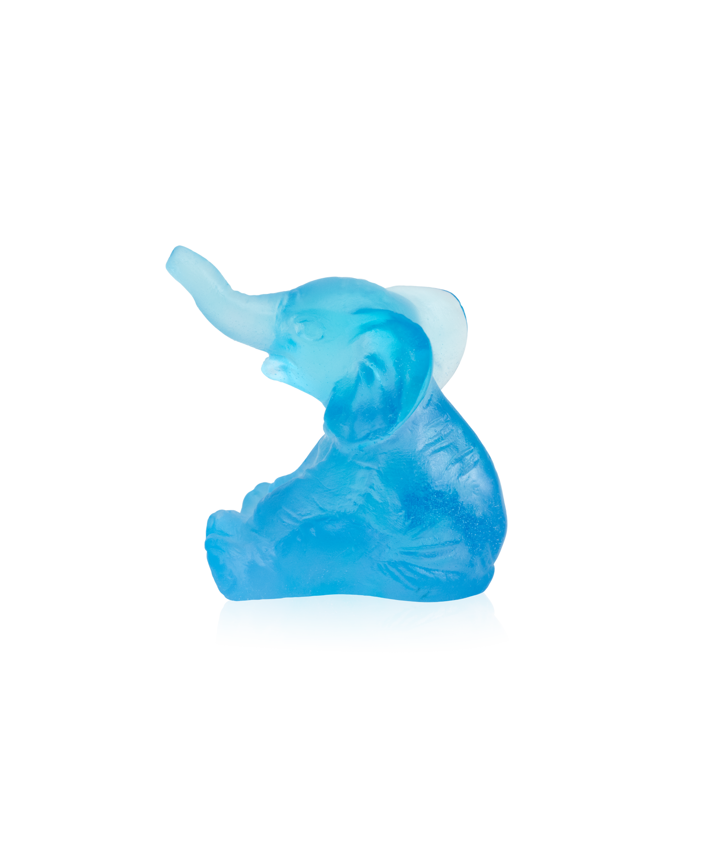 Mini éléphant bleu en cristal de la marque Daum, sculpture élégante avec détails délicats et finition brillante.
