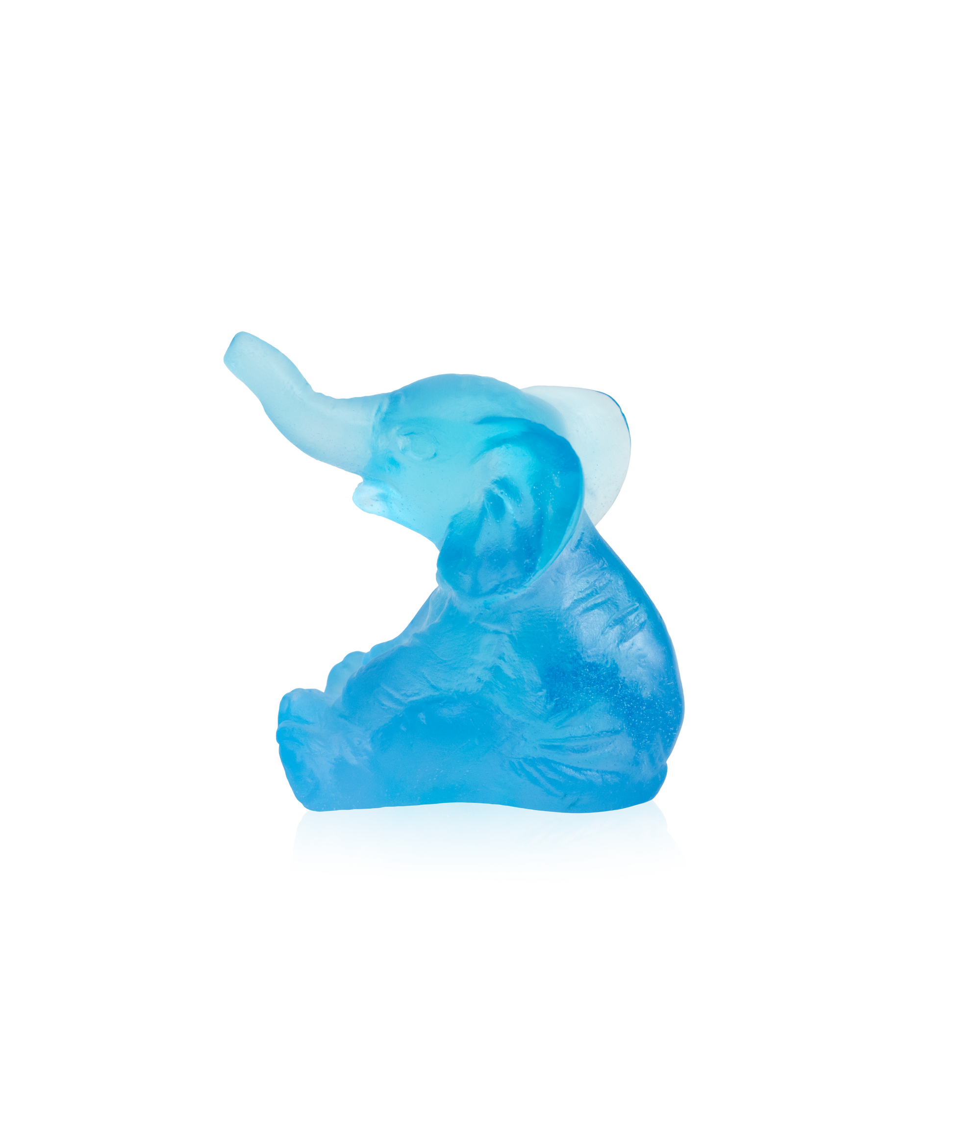 Mini éléphant bleu en cristal de la marque Daum, sculpture élégante avec détails délicats et finition brillante.