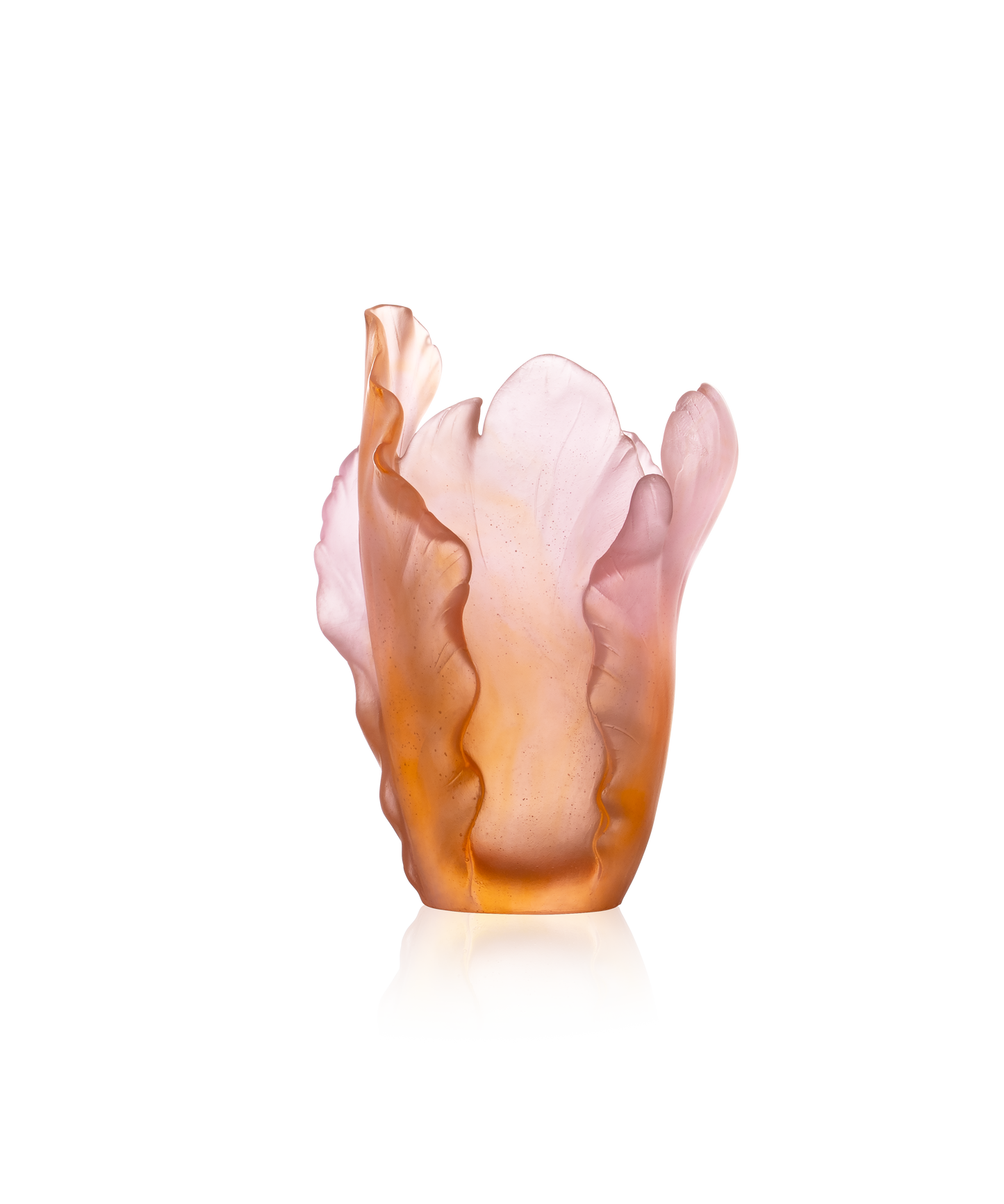 Vase tulipe petit modèle en ambre rose de la marque Daum, décoration élégante en verre soufflé.