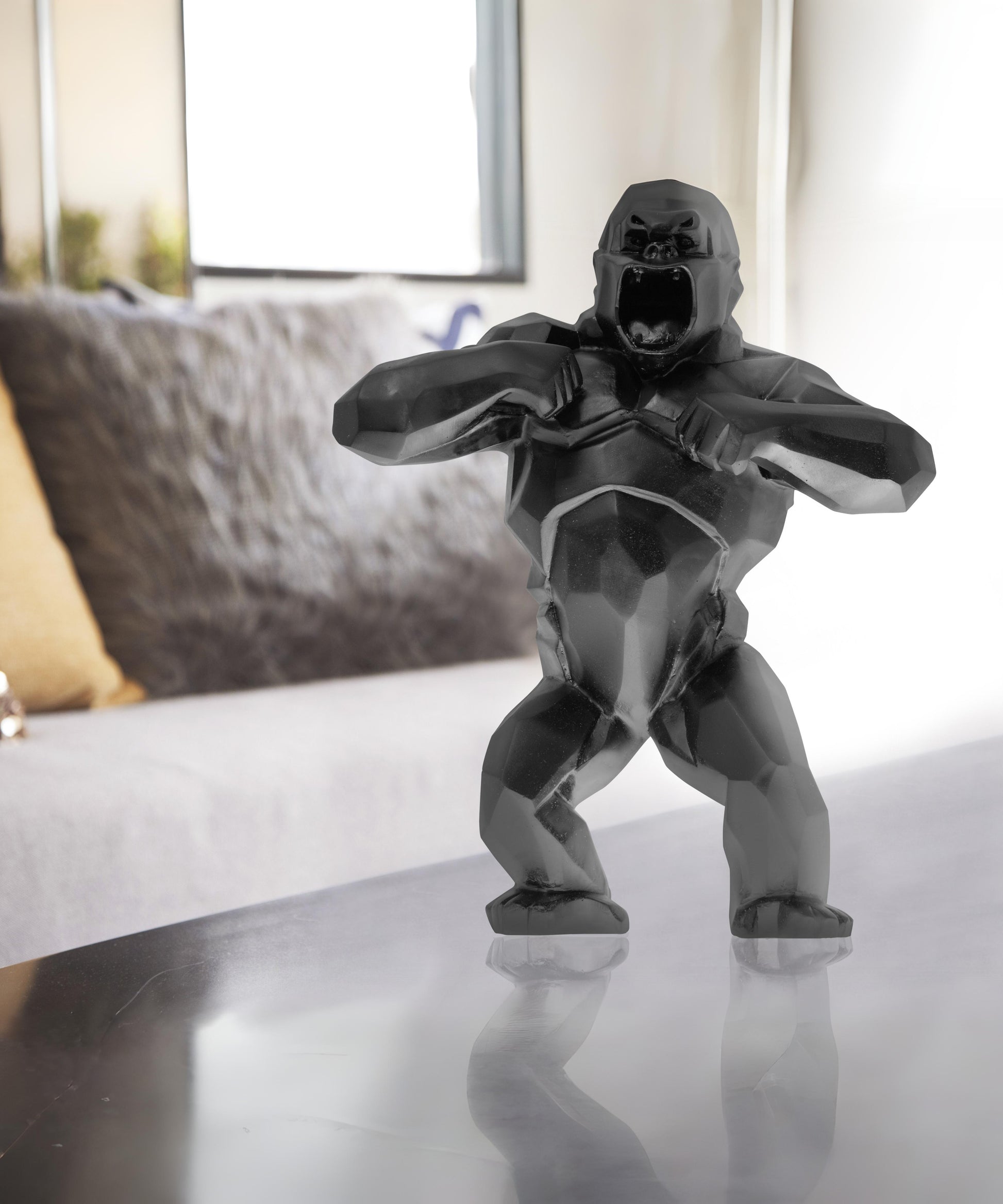 Sculpture Wild Kong Noir de Richard Orlinski par Daum, sculpture moderne en verre noir avec détails texturés et formes géométriques.