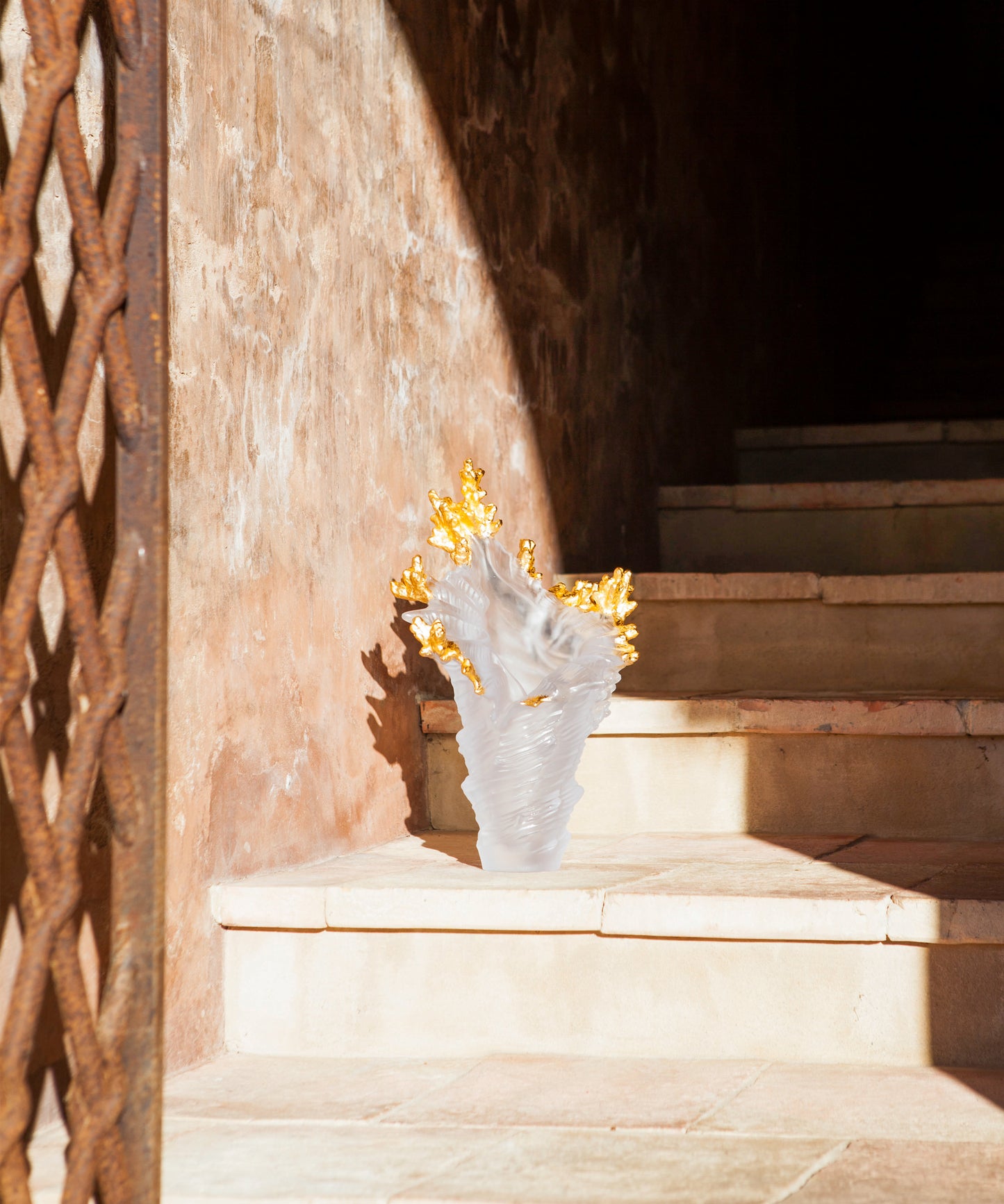 Mer de Corail Large vase White, gold finish 99ex