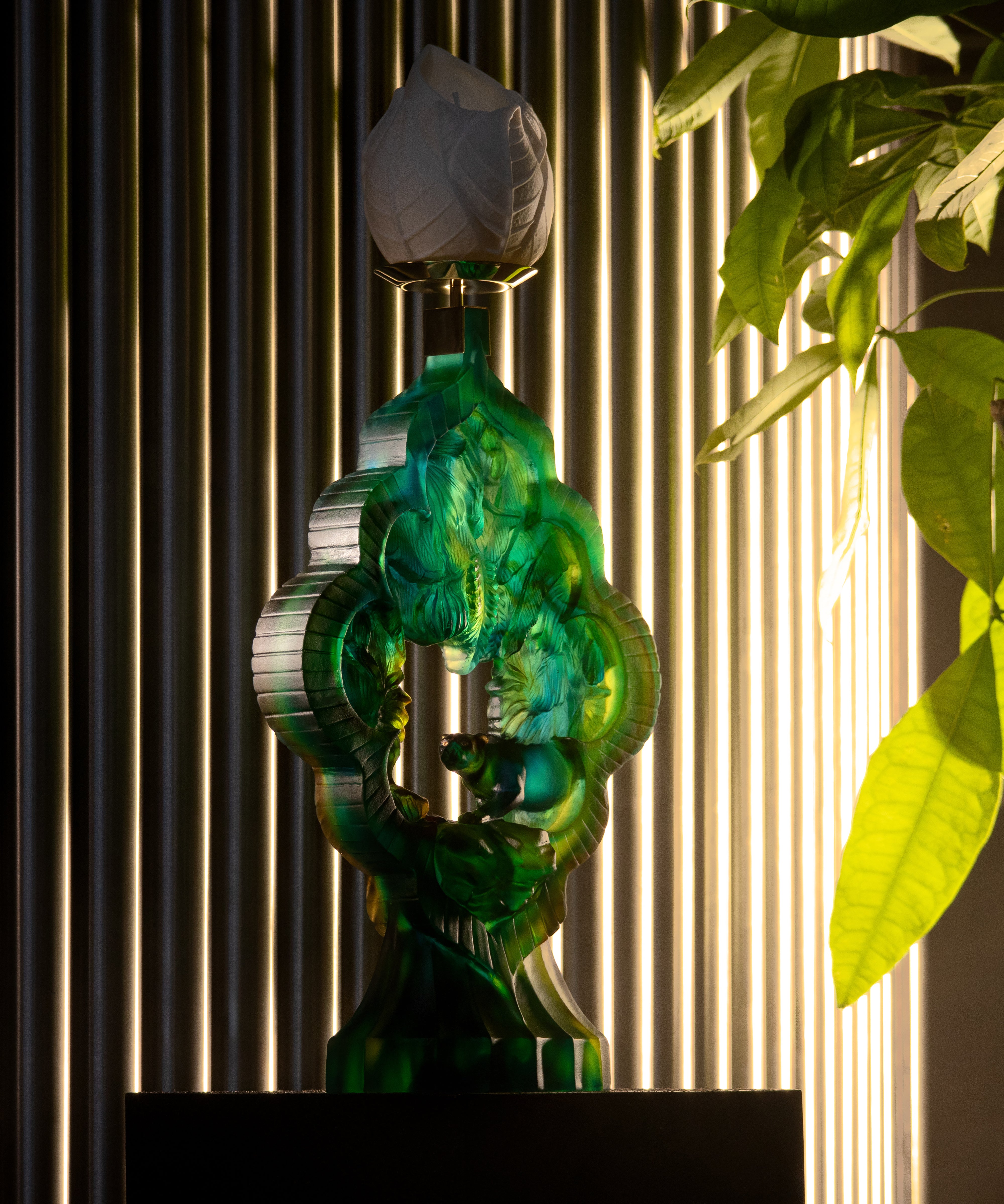 Bougeoir panthère en cristal Daum Intérieur Le Trésor Perdu, design élégant avec motif de panthère, 25 pièces