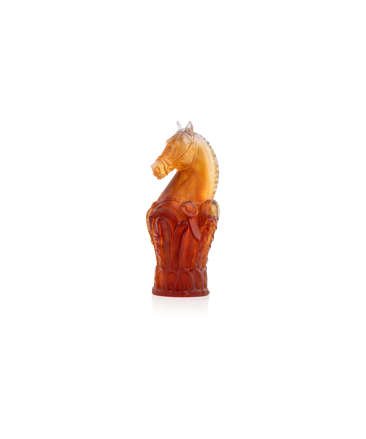 Cavalier d’échec moyen modèle 250ex Daum, sculpture en verre artistique représentant un cavalier à cheval.