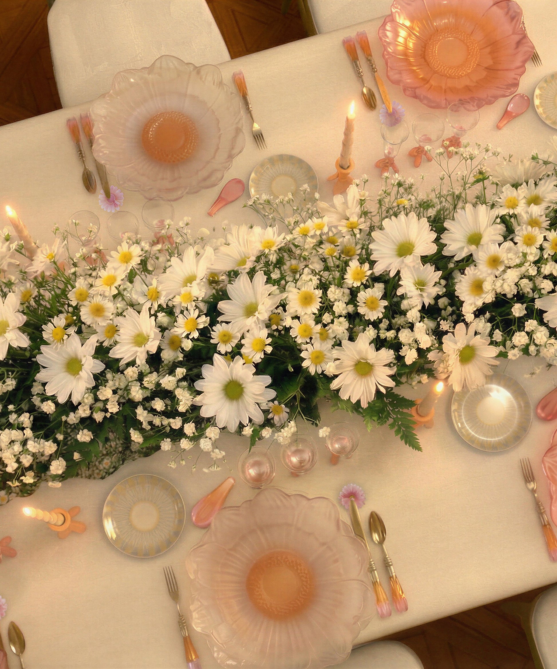 Or d'Abeille Fleur de présentation moyen modèle blanche de Daum Intérieur, décoration élégante en métal avec motif d'abeille.