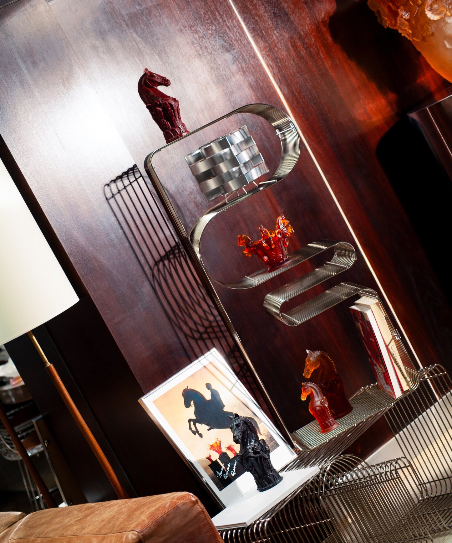 Bougie sculptée en forme de cavalier d’échecs en cuir brun, design artistique de Daum Intérieur, décor élégant et original
