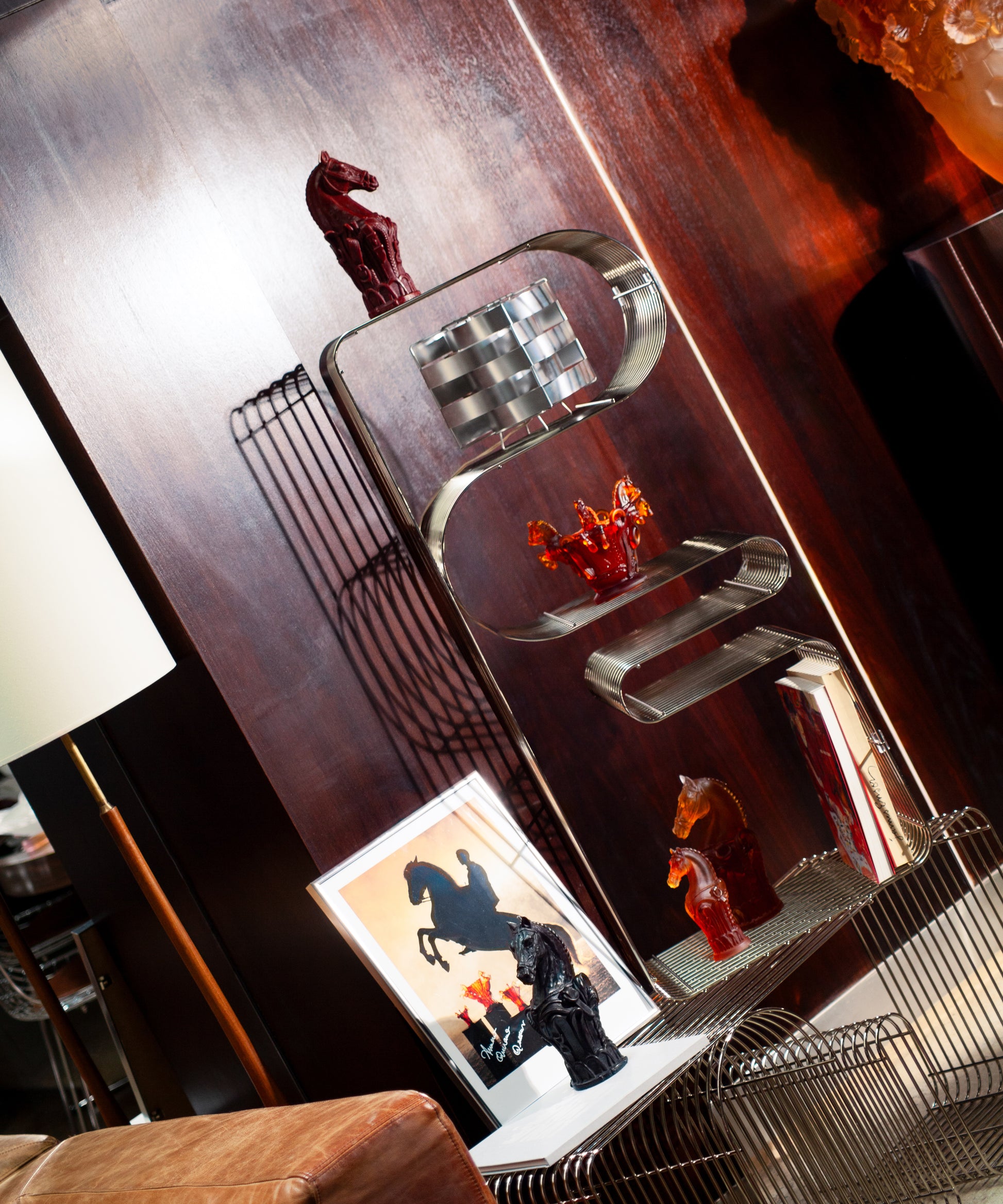 Bougie sculptée en forme de cavalier d’échecs en cuir brun, design artistique de Daum Intérieur, décor élégant et original