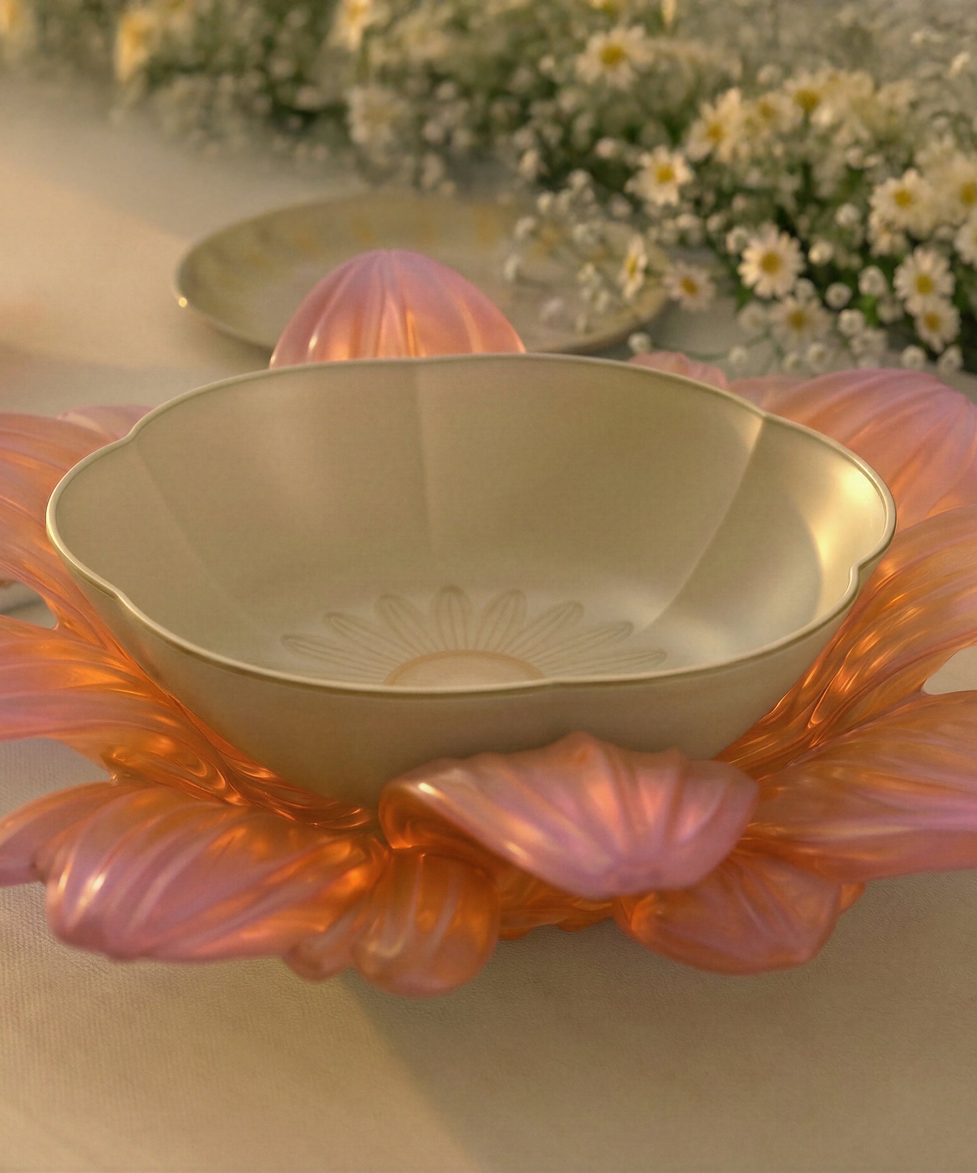 Coffret de 2 coupes saveur fleur Or d'Abeille de Daum Intérieur, design élégant avec motif floral en or.