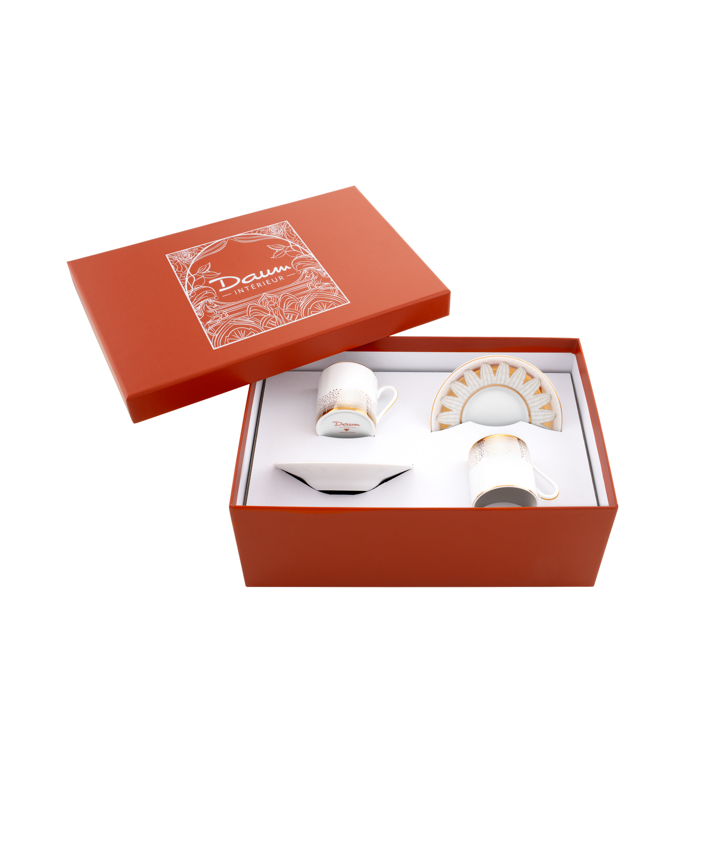 Deux tasses à café en porcelaine de Daum Intérieur avec soucoupes, coffret Or d'Abeille, élégantes et délicates.
