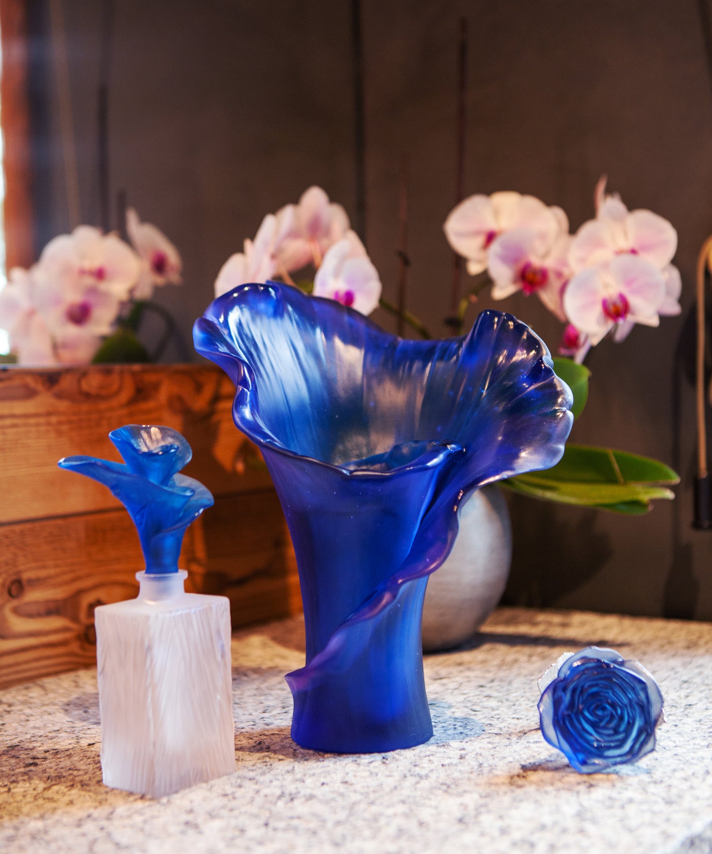Arum Vase moyen modèle Bleu nuit - Daum