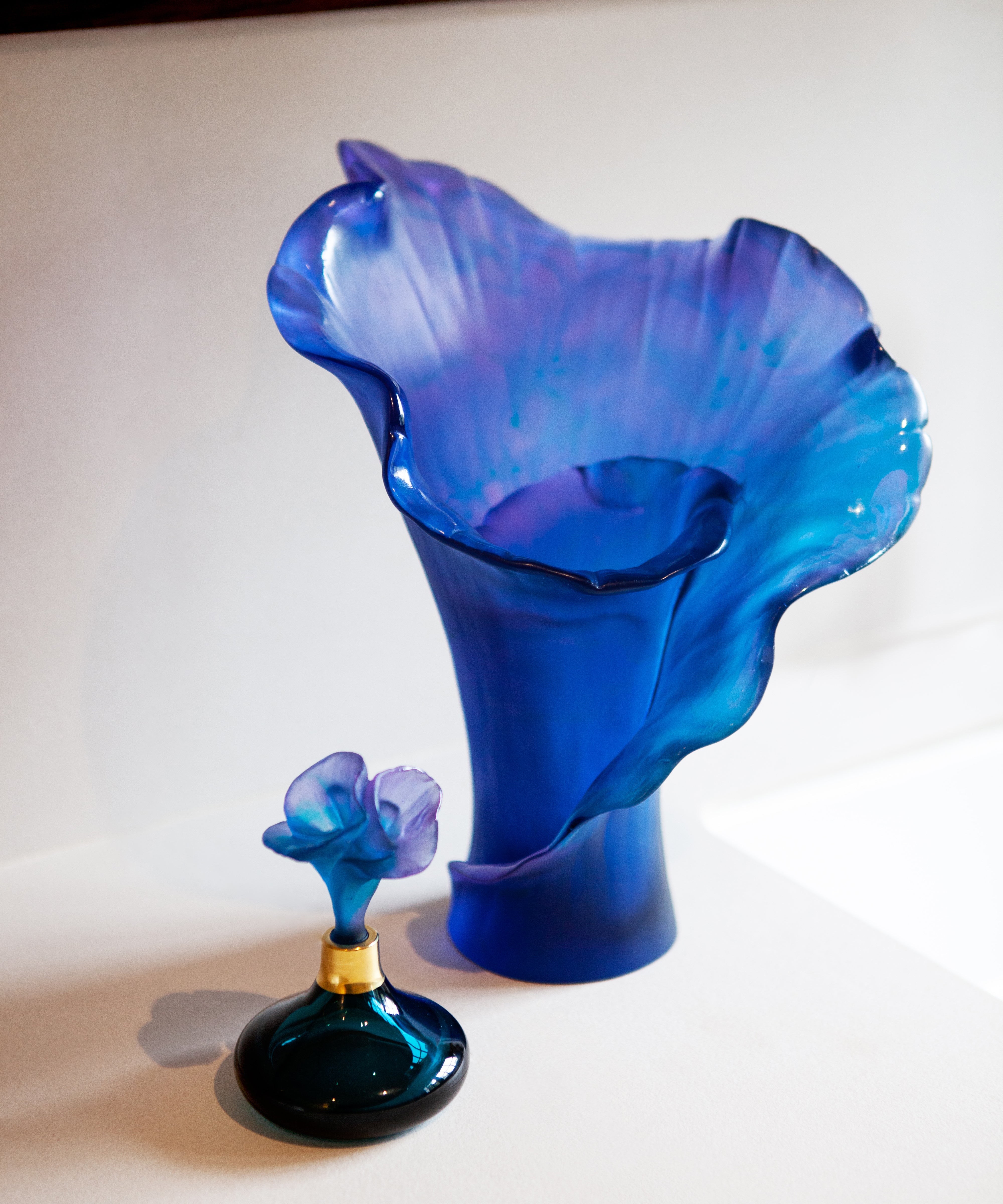 Arum Vase moyen modèle Bleu nuit - Daum