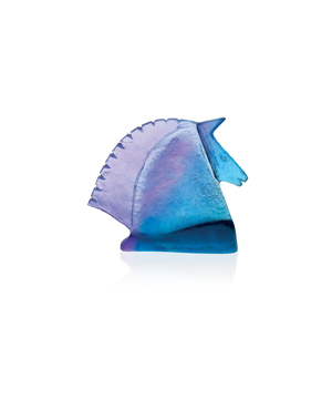 Tête de Carlos Mata 500ex Daum, sculpture artistique en verre coloré avec détails précis, vue de face.