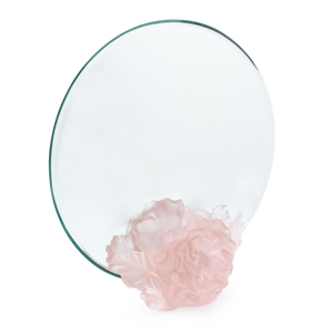 Miroir en verre de style Camélia Rose de la marque Daum, avec détails délicats et finition élégante.