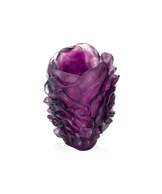 Vase petite Camélia violet de la marque Daum, verre soufflé artisanal avec motif floral délicat.