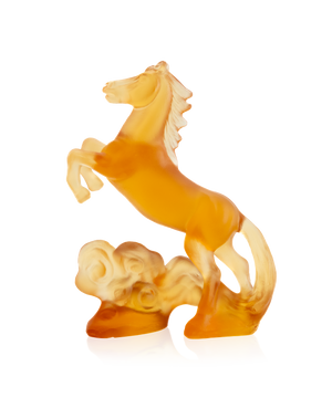 Cheval horoscope Tianma, figurine en porcelaine blanche de la marque Daum, avec détails artistiques et motifs traditionnels.