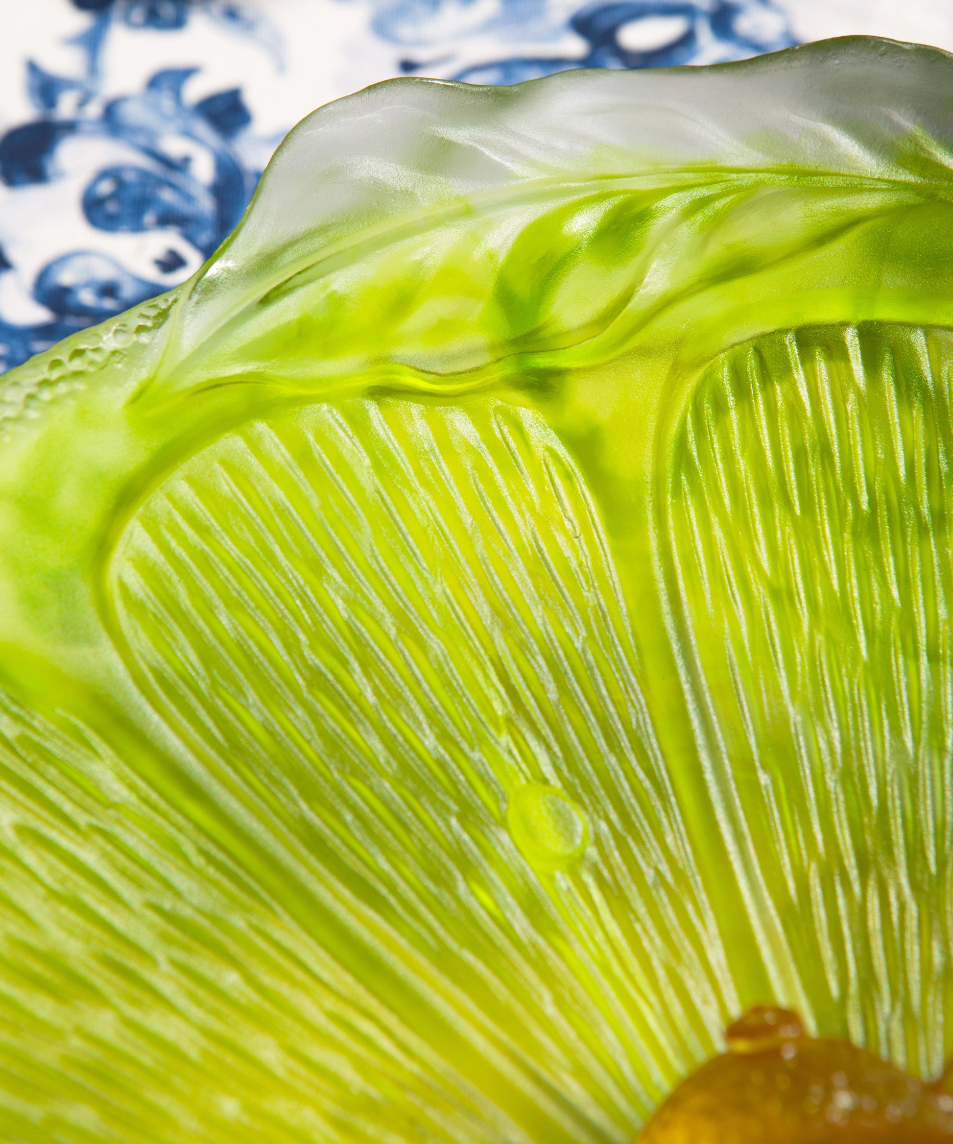 Coupe à citrus sur pied Daum, verre en cristal transparent avec base élégante, design raffiné et sophistiqué.