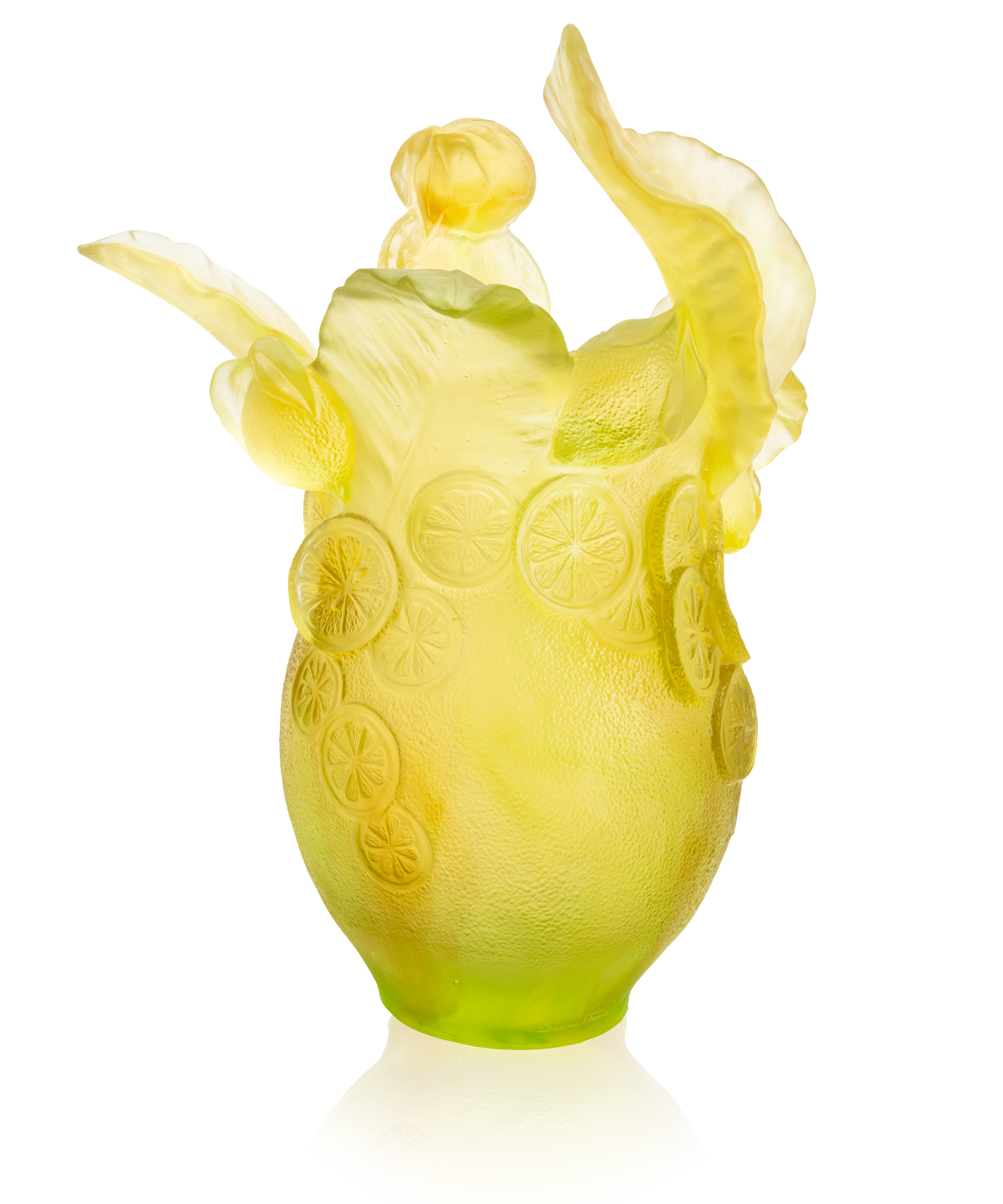 Vase Magnum Citrus Daum, verre soufflé coloré avec motif orange et vert, élégant et unique, sur fond blanc.