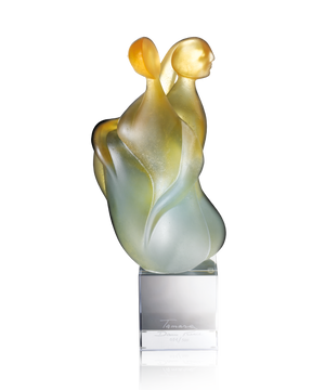Double je de Tamara Kvesitadze en verre Daum, sculpture artistique avec détails en verre coloré et finition élégante.