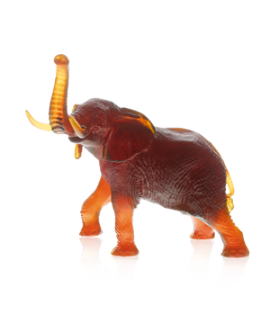 Éléphant grand modèle Ambre de Jean-François Leroy en cristal Daum, sculpture artistique avec finition ambre, visible en détail.