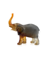 Éléphant miniature vert et ambre de Jean-François Leroy, sculpture en verre de la marque Daum.