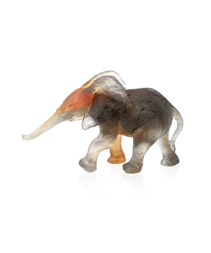 Éléphant Savana en verre Daum, modèle moyen avec finition détaillée, représentant un éléphant dans la savane.