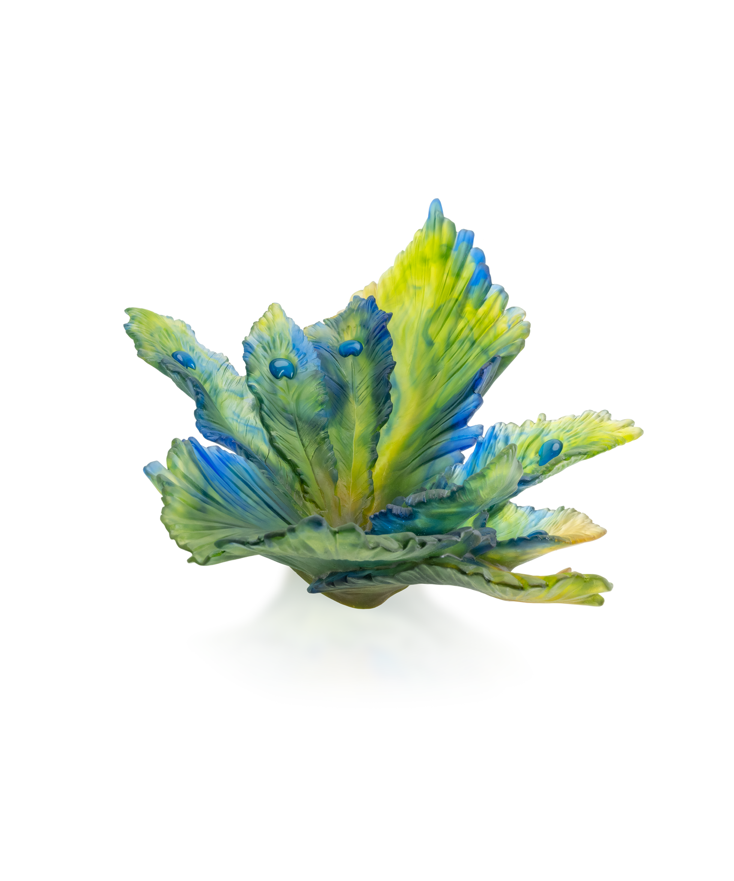 Centre de table Fleur de Paon Exotique de Daum, pièce en verre coloré avec motif de paon dans un style élégant et artistique.