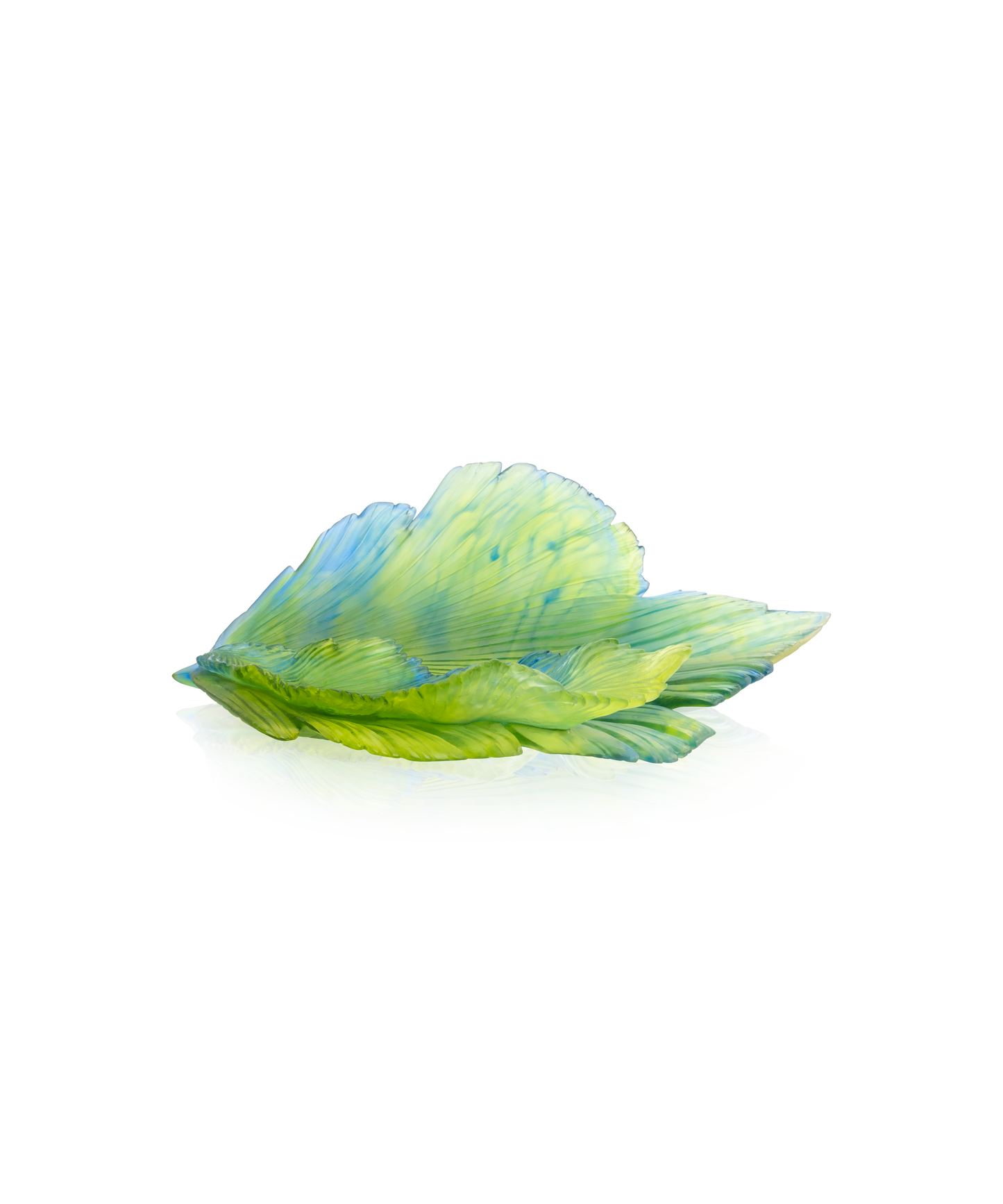 Fleur de Paon Exotique de Daum, coupe de taille moyenne, sculpture en verre coloré avec motif de paon.