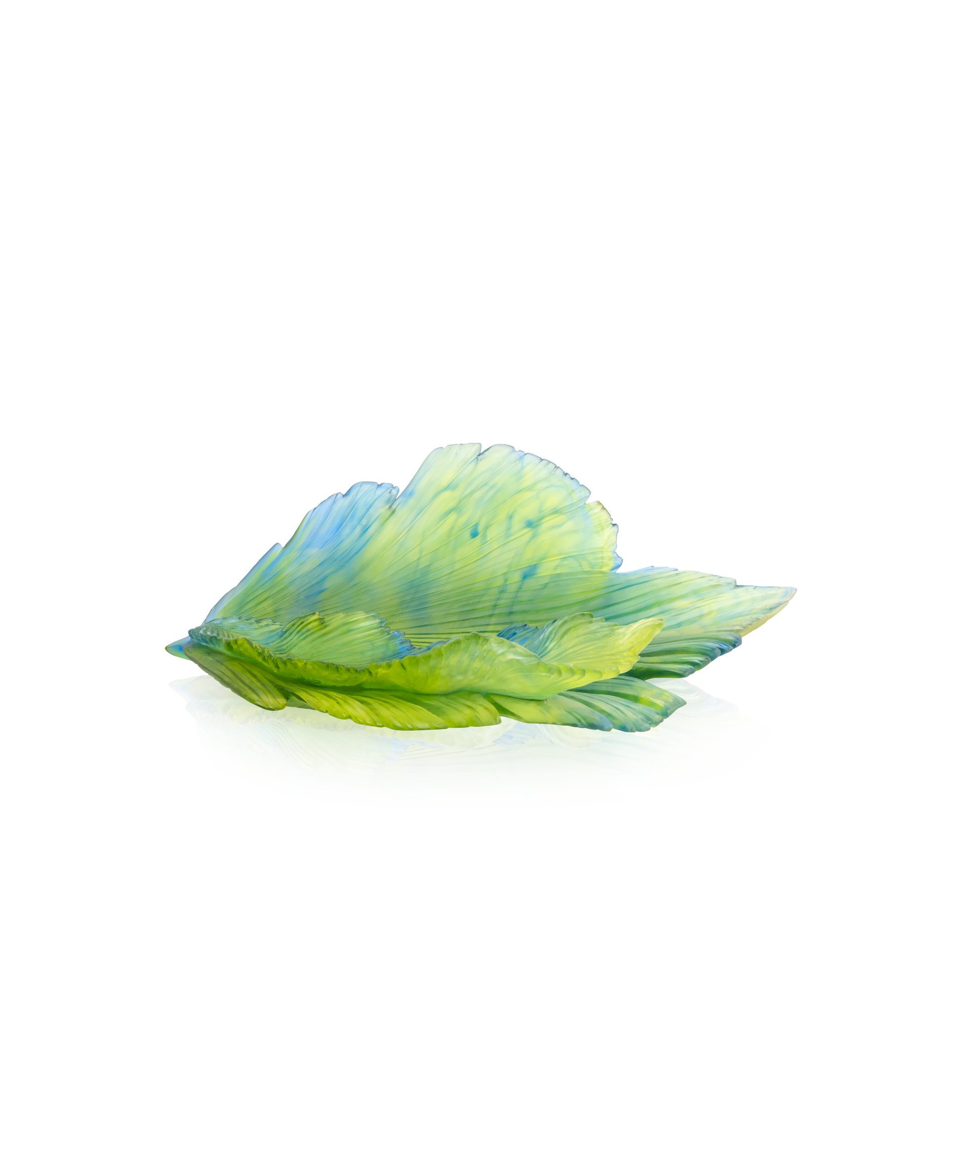 Fleur de Paon Exotique de Daum, coupe de taille moyenne, sculpture en verre coloré avec motif de paon.