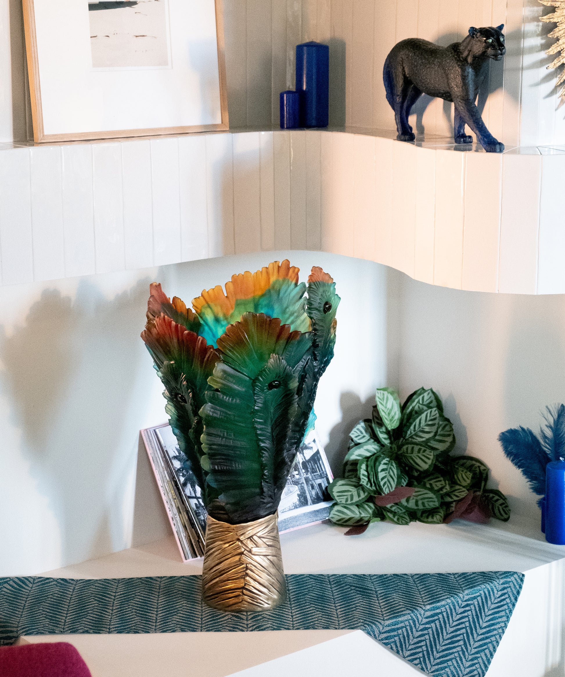 Vase magnum Fleur de Paon en verre Daum, design élégant avec motif coloré, grand format et finition raffinée.