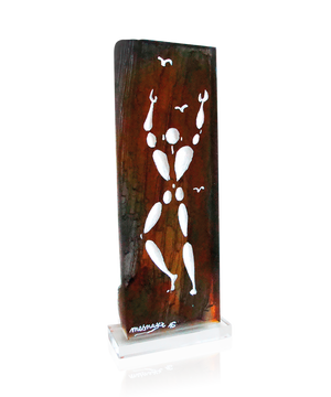 Homme en blanc personnalisé de Jérôme Mesnager, œuvre artistique en verre de la marque Daum, avec détails et textures visibles.