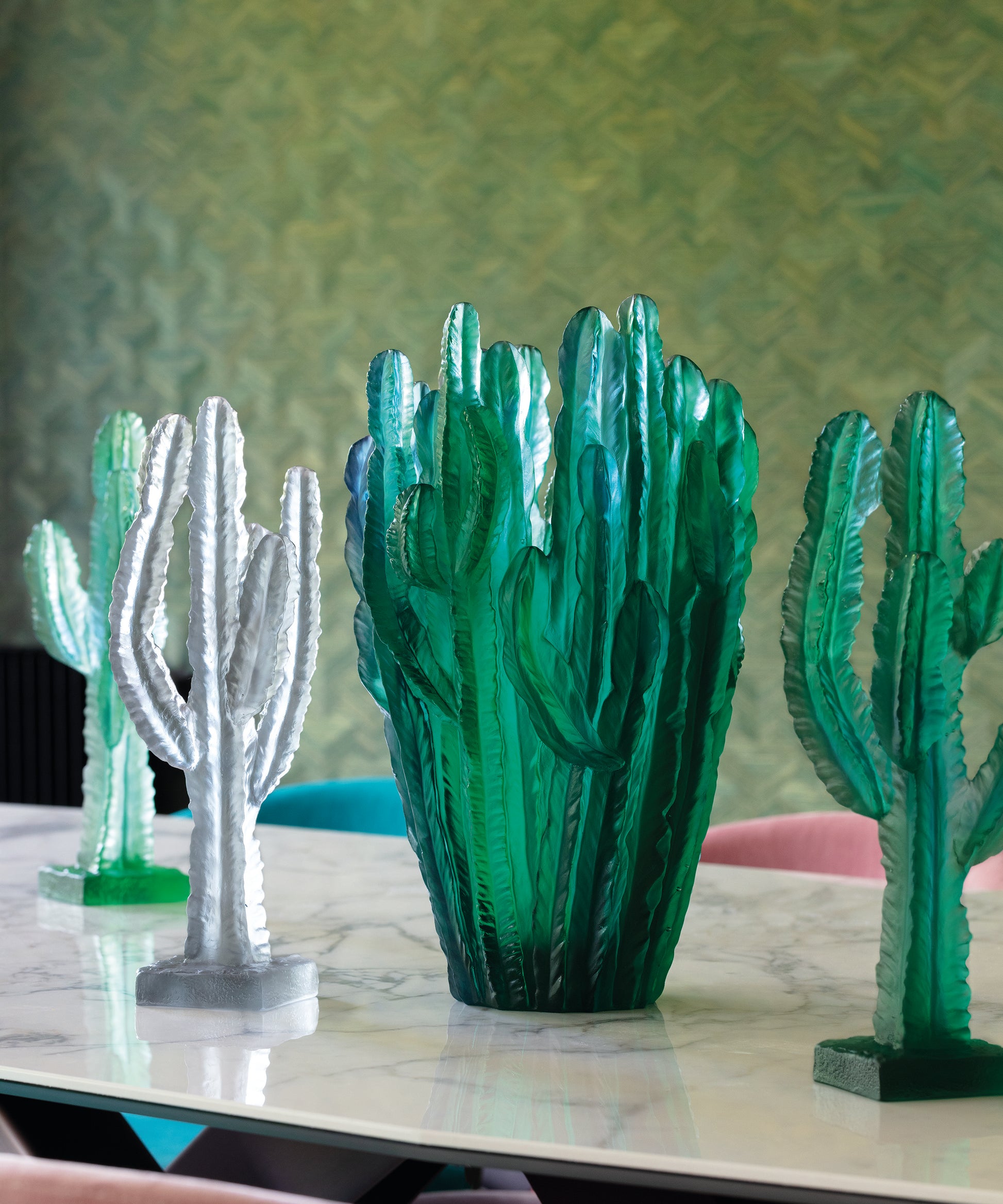 Vase grand modèle Jardin de Cactus vert de Emilio Robba en verre Daum, avec motifs de cactus et design élégant.