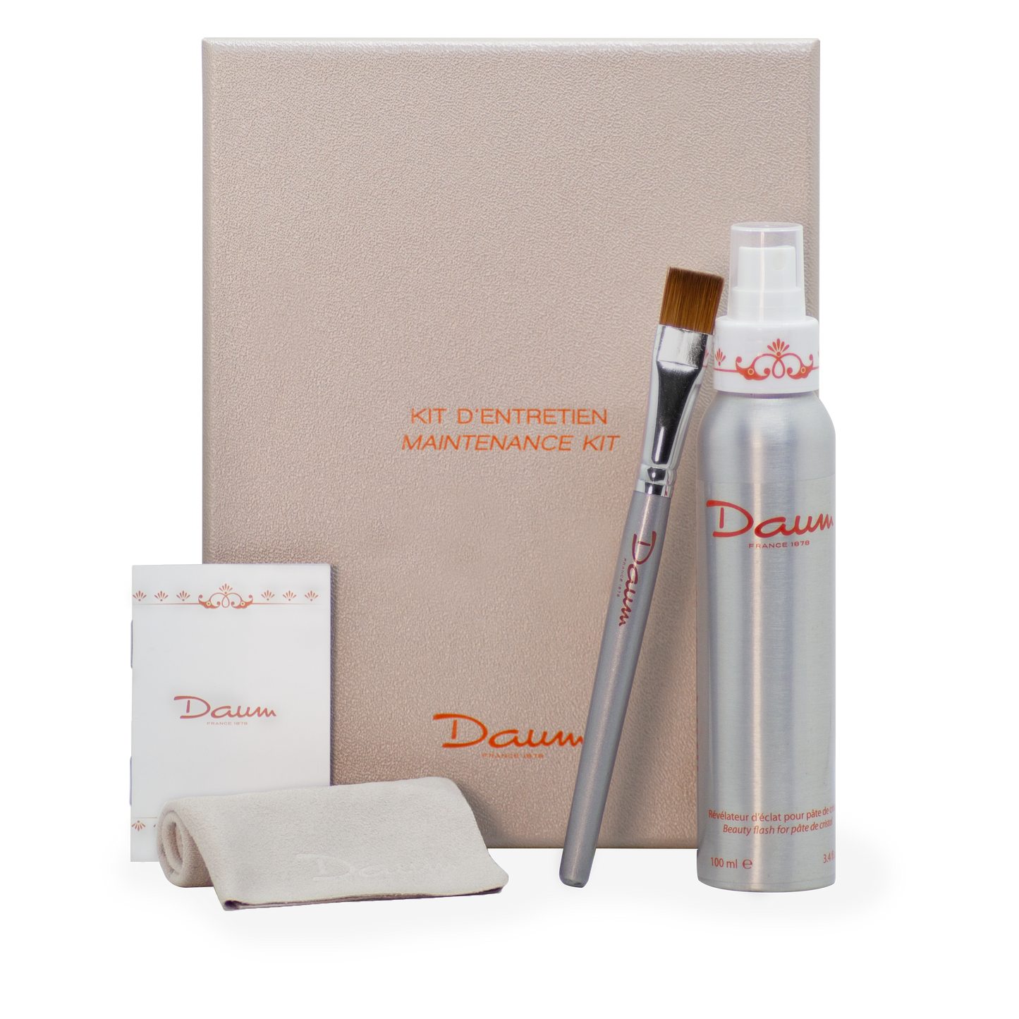 Kit d'entretien Daum comprenant des produits pour nettoyer et préserver les articles en verre ou cristal Daum.
