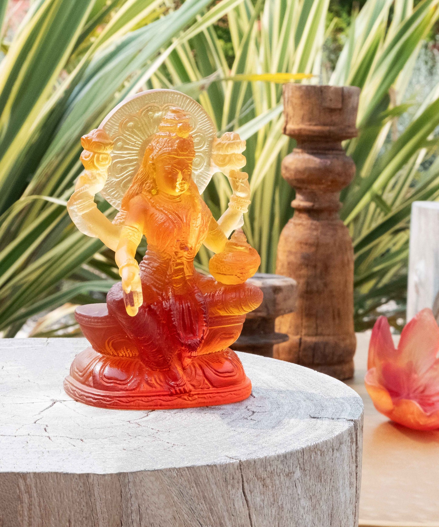 Statue en verre de Lakshmi 888ex de la marque Daum, sculpture artistique représentant la déesse hindoue Lakshmi.