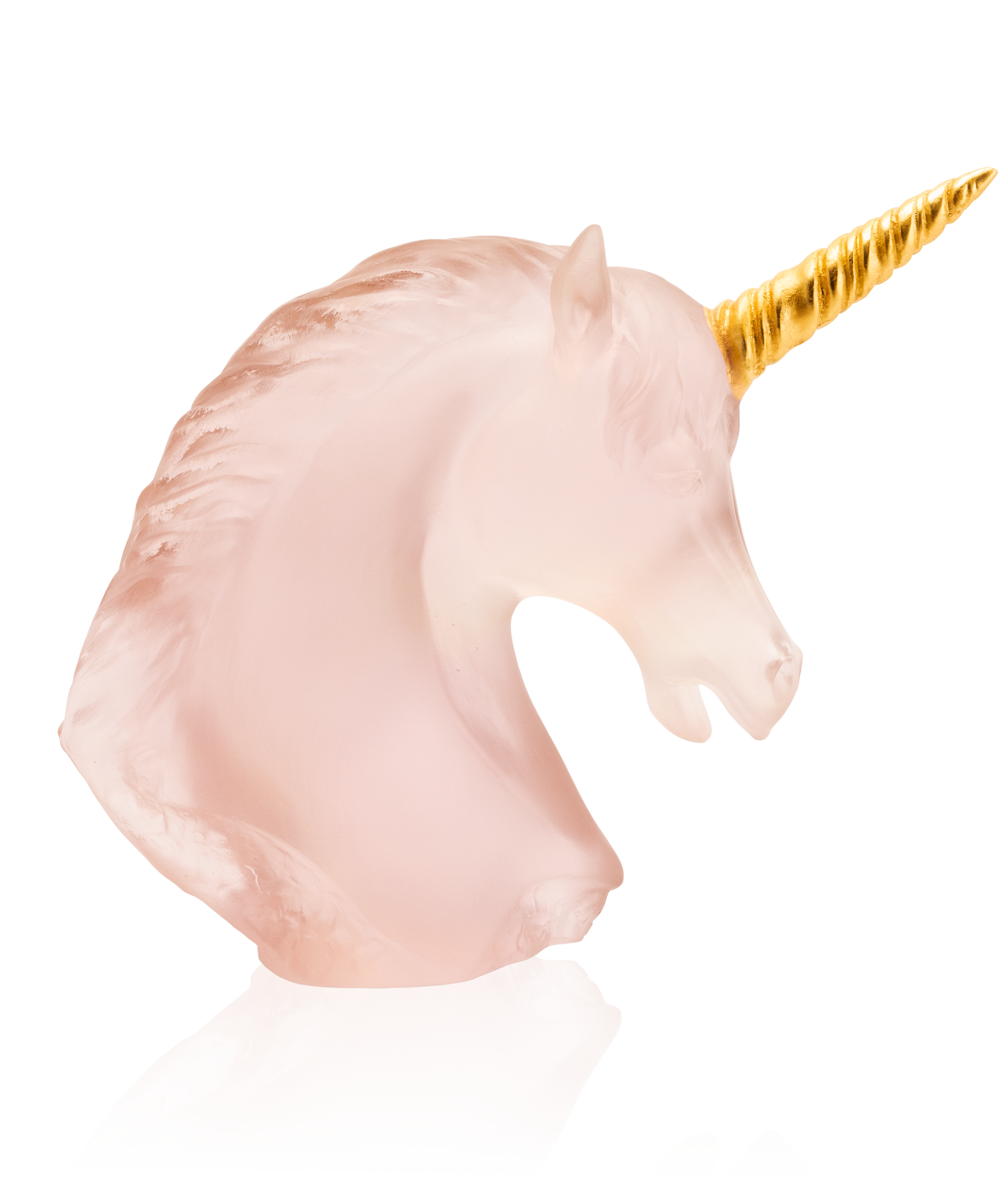 Statue de licorne en cristal Daum 125ex, sculpture élégante avec finition transparente et détails fins, vue de face.