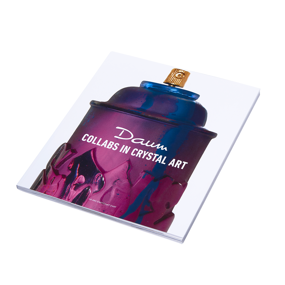 Livre Daum Collabs en Crystal Art avec couverture illustrée "Paris with Love" par Kongo, détails artistiques visibles.
