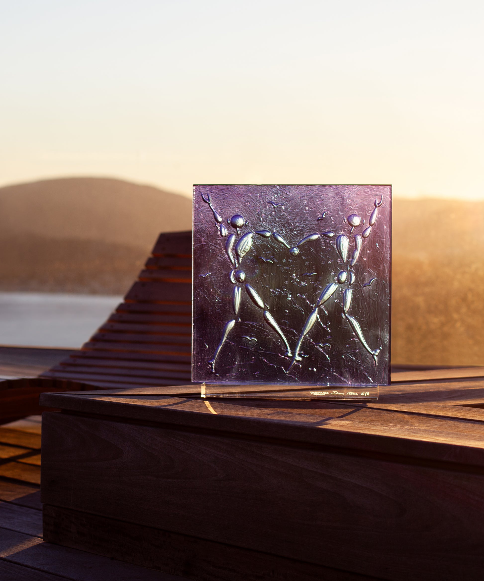 Statue en verre Daum Love Dance Bleue de Jérôme Mesnager, sculpture artistique avec détails en verre bleu, 8 exemplaires.