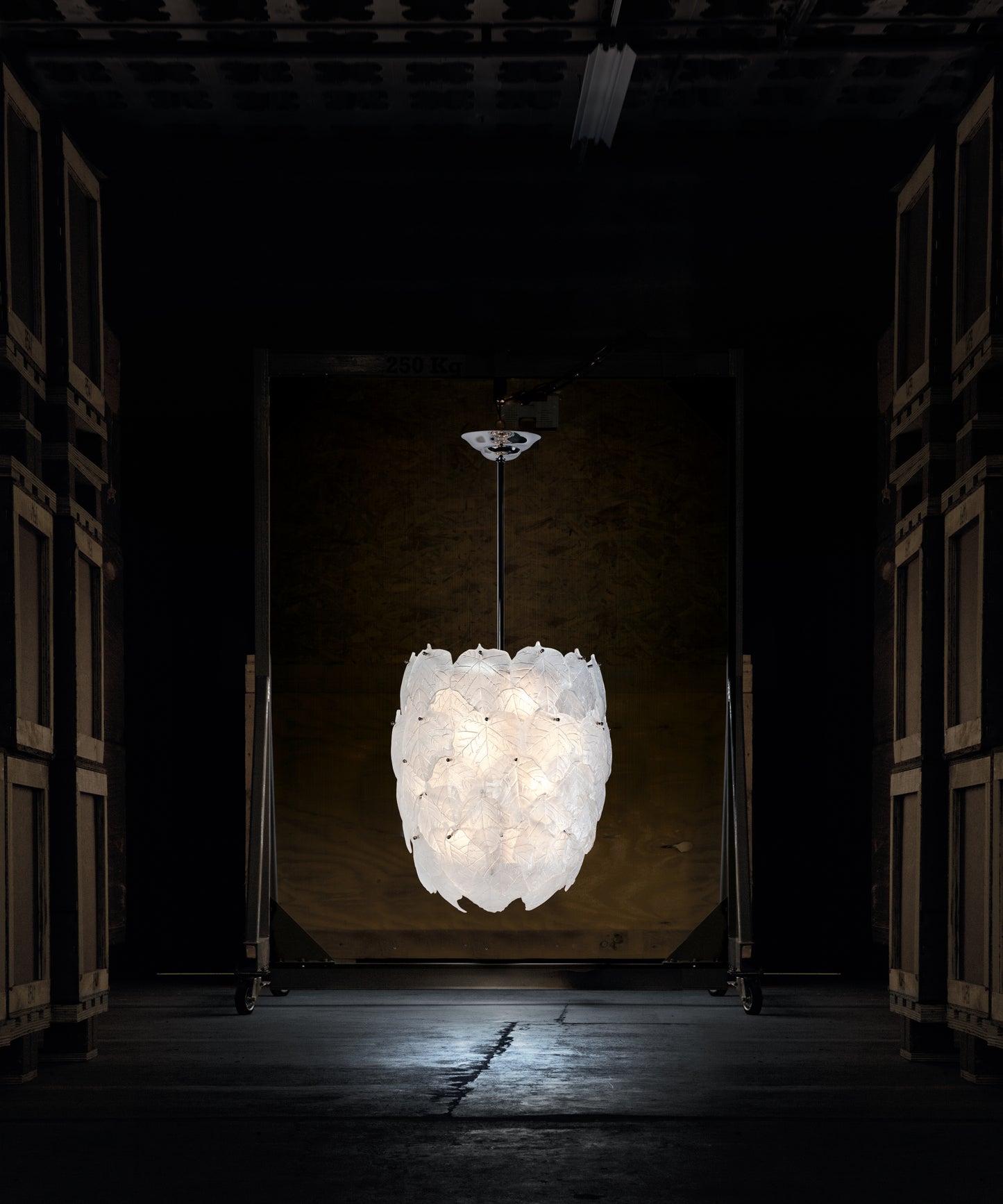 Lustre Eden blanc de Martyn Lawrence Bullard par Daum, suspension en verre élégante avec finition blanche et design moderne.