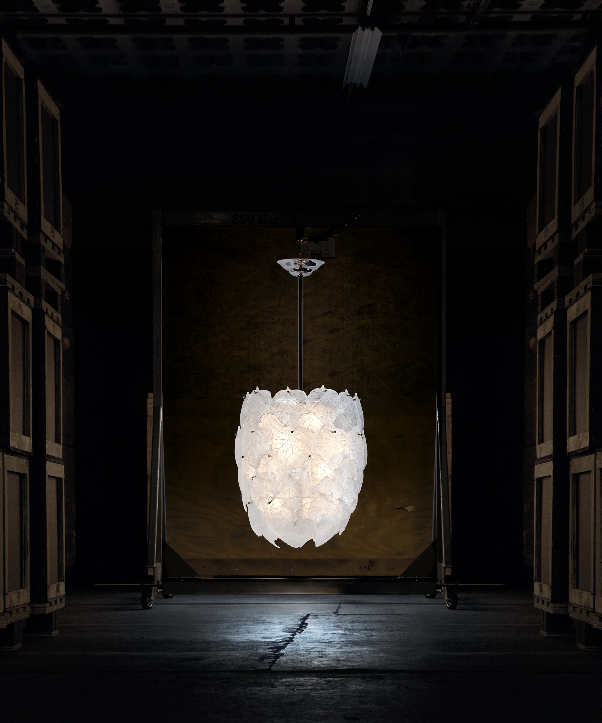 Lustre Eden blanc de Martyn Lawrence Bullard par Daum, suspension en verre élégante avec finition blanche et design moderne.