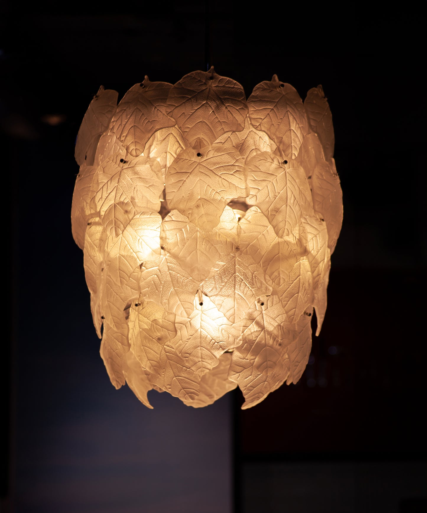 Lustre Eden blanc de Martyn Lawrence Bullard par Daum, suspension en verre élégante avec finition blanche brillante.