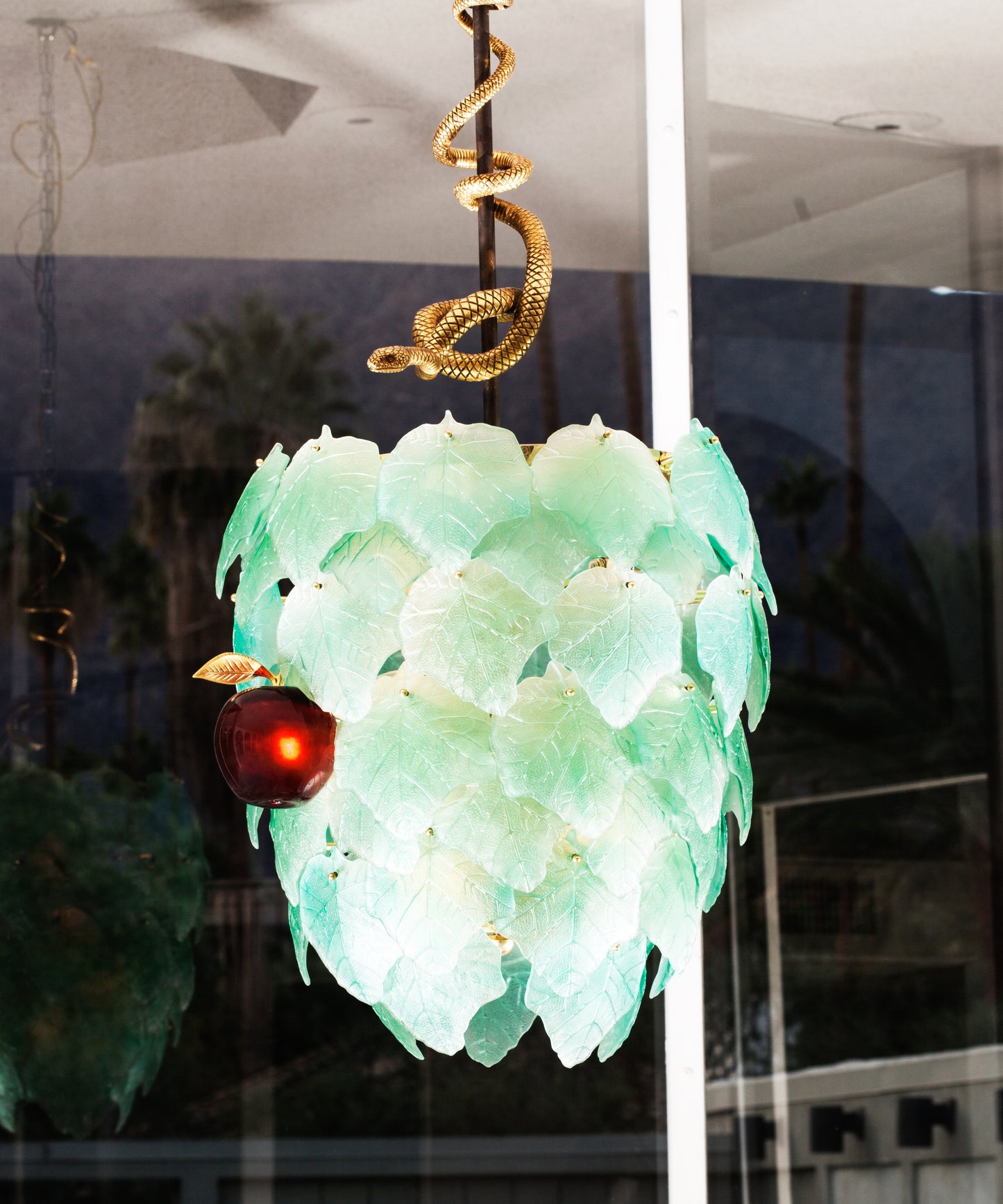 Lustre Eden Reptile vert de Martyn Lawrence Bullard en verre Daum, 8 pièces, design élégant et coloré pour décoration intérieure.