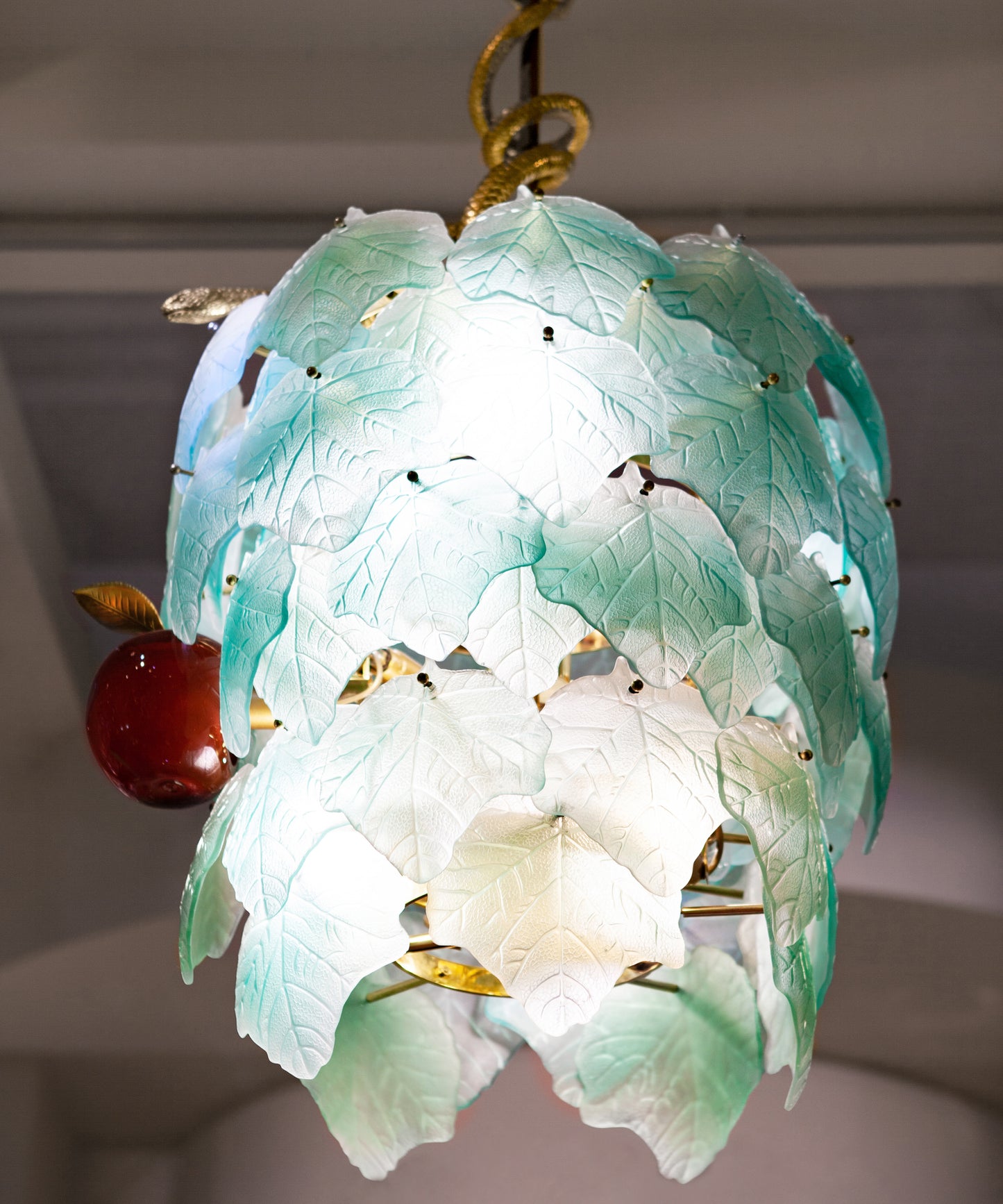 Lustre Eden vert de Martyn Lawrence Bullard en verre Daum, 50 pièces, décoration élégante pour intérieur contemporain.