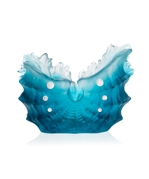 Vase Maya moyen modèle 225ex de Daum, verre coloré avec motif artistique, posé sur une surface.
