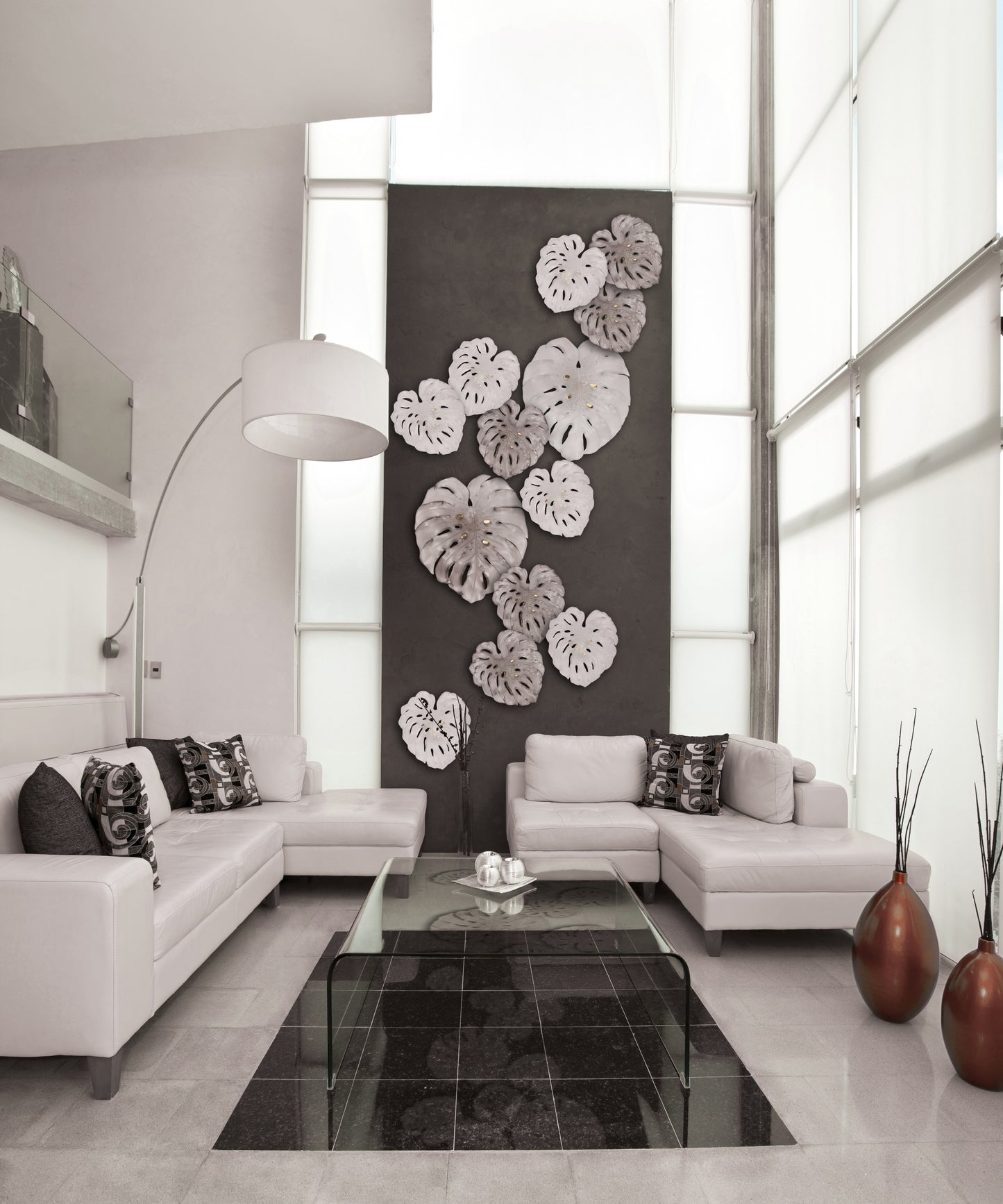 Feuille de monstera murale grise de grande taille, design élégant de Emilio Robba, décoration murale moderne et artistique.