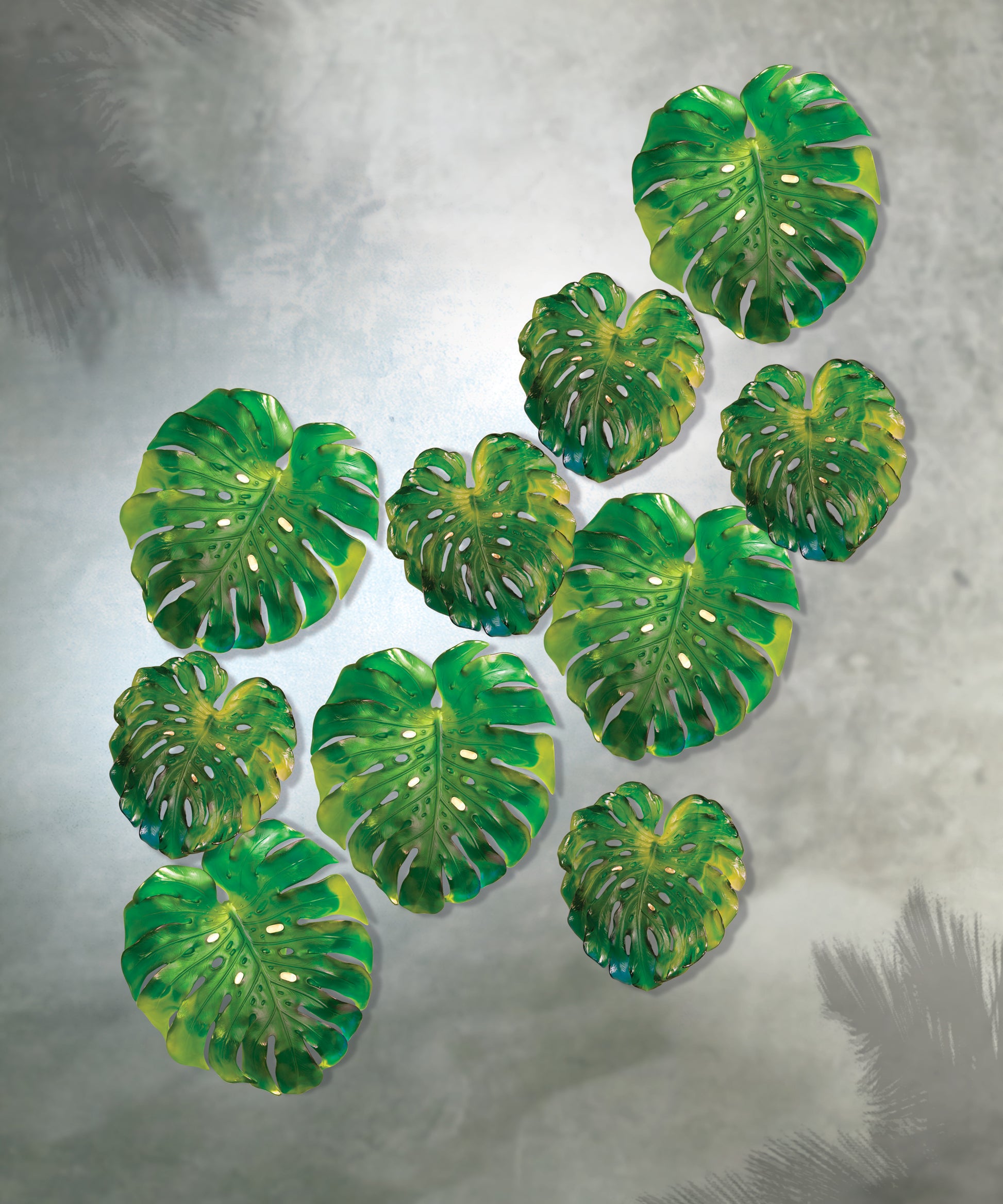 Feuille murale de Monstera vert petit modèle de Emilio Robba avec fixation longue, décoration végétale en plastique ou résine.