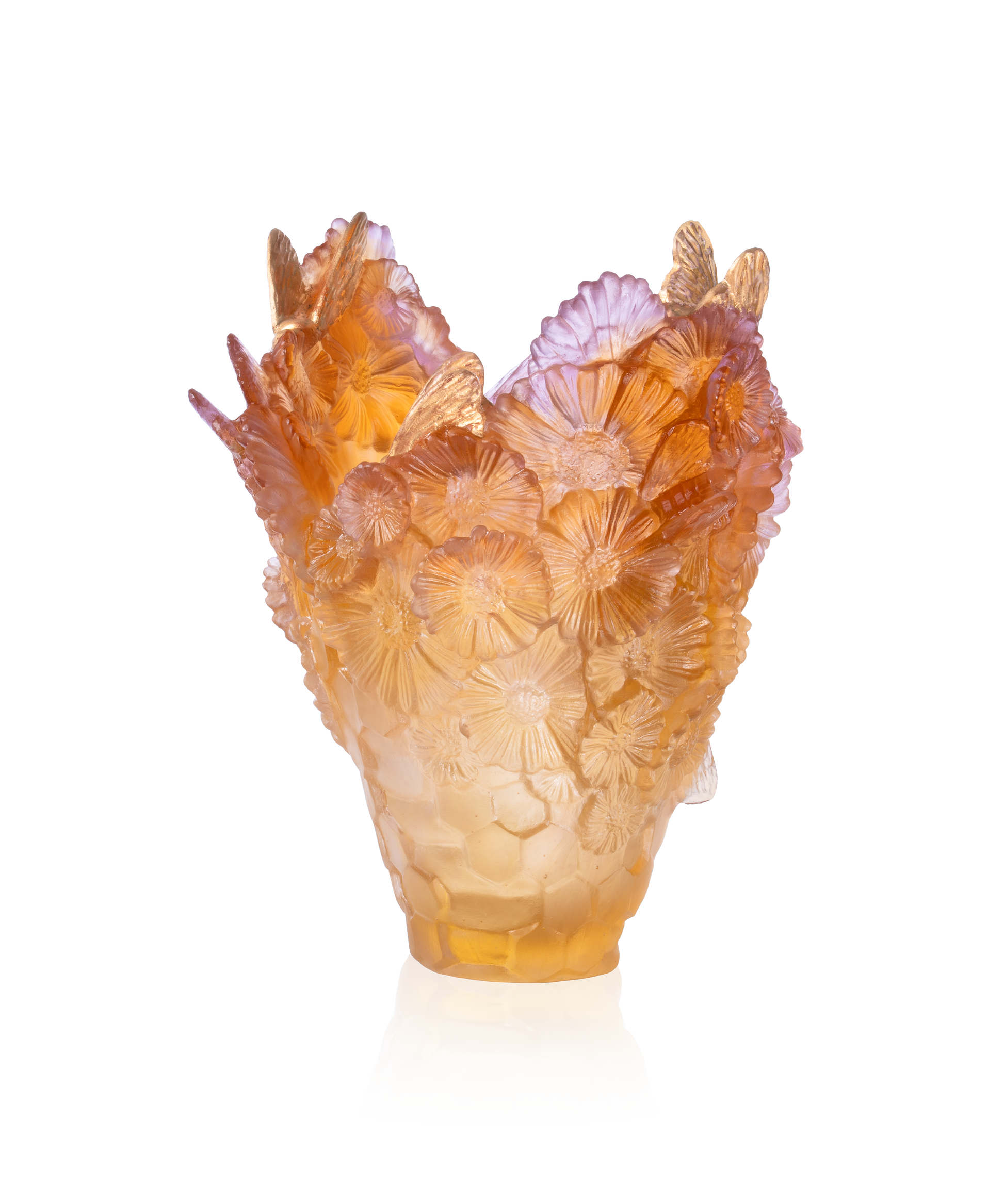 Vase grand modèle Or d'Abeille de la marque Daum avec finition en or, décor en verre coloré et motifs d'abeilles élégants.